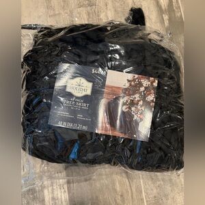 Black chunky yarn Tree Skirt